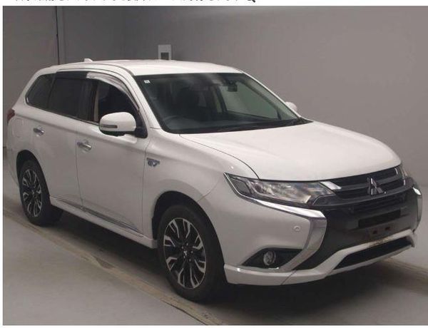 2017 Mitsubishi Outlander PHEV -G Navi Package