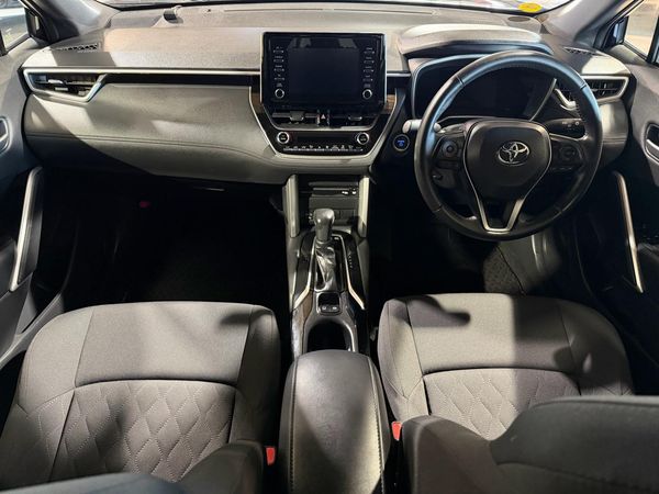 2022 Toyota Corolla Cross HYBRID-S Carousel 3
