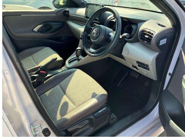 2021 Toyota Yaris HYBRID-Z Carousel 4