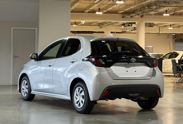 2021 Toyota Yaris Hybrid X Carousel 15