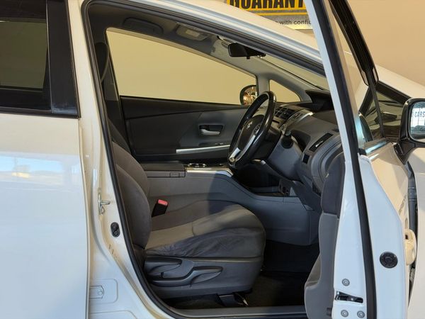 2013 Toyota Prius ALPHA S-TOURING Carousel 9