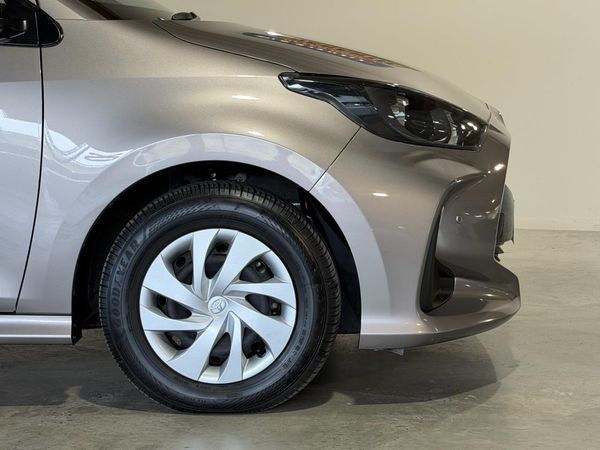 2021 Toyota Yaris Hybrid X Carousel 2