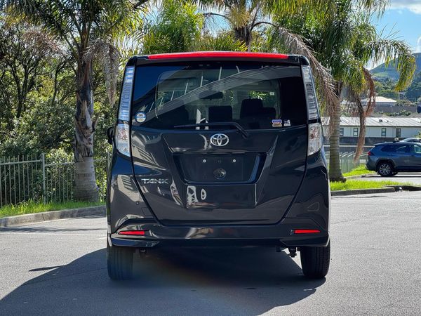 2017 Toyota Tank XS Carousel 14