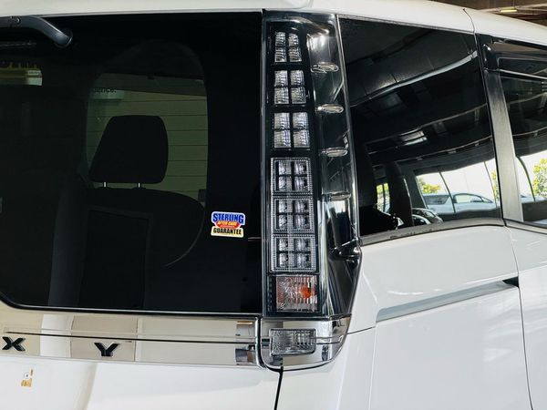 2014 Toyota Voxy Hybrid - V Grade Carousel 10