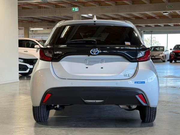 2020 Toyota Yaris Hybrid X Carousel 16
