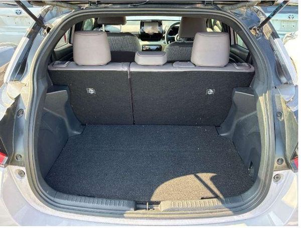 2021 Toyota Yaris HYBRID-Z Carousel 7