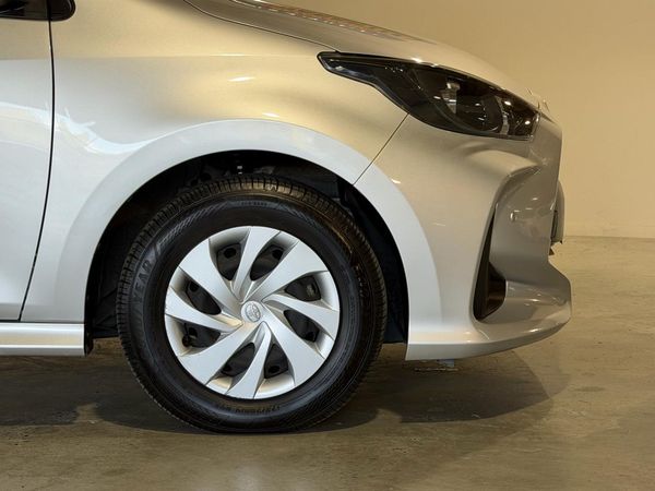 2020 Toyota Yaris Hybrid X Carousel 2
