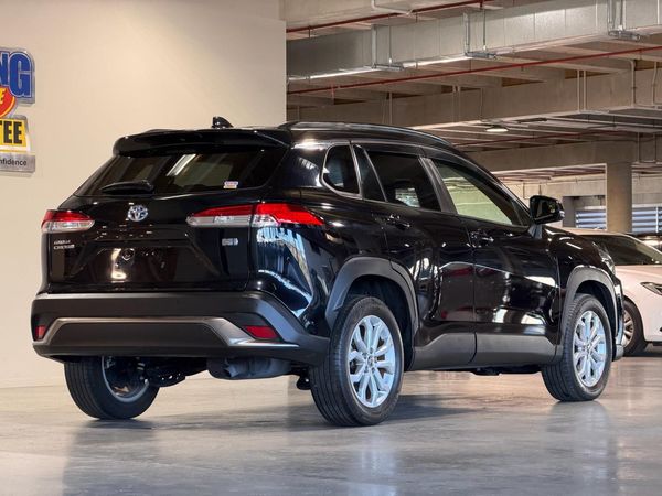 2022 Toyota Corolla Cross HYBRID-S Carousel 15