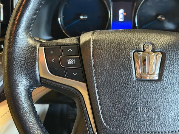 2013 Toyota Crown Hybrid Royal Saloon Carousel 7