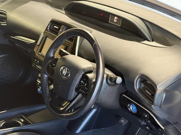 2021 Toyota Prius S -Grade Carousel 6