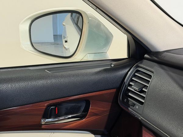 2013 Toyota Crown Hybrid Royal Saloon Carousel 4