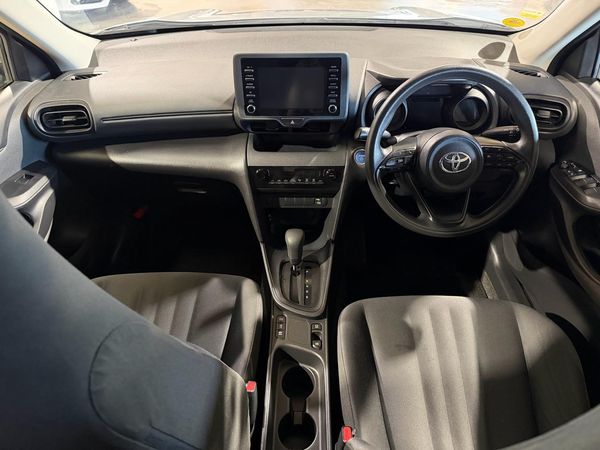 2021 Toyota Yaris Cross HYBRID-X Carousel 6