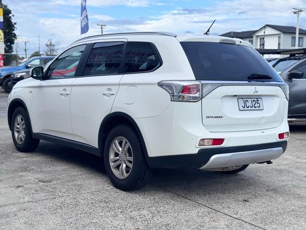 2015 Mitsubishi OUTLANDER LS 2.0P/CVT/SW/5DR/5 Carousel 4
