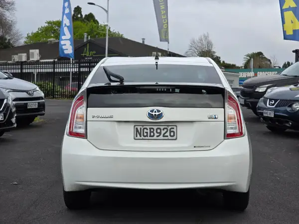 2014 Toyota PRIUS Carousel 4