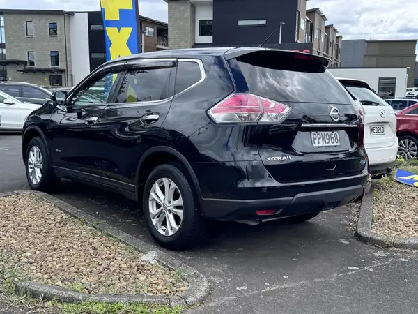 2015 Nissan X-TRAIL HYBRID Carousel 3