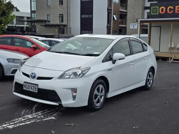 2014 Toyota PRIUS Carousel 2