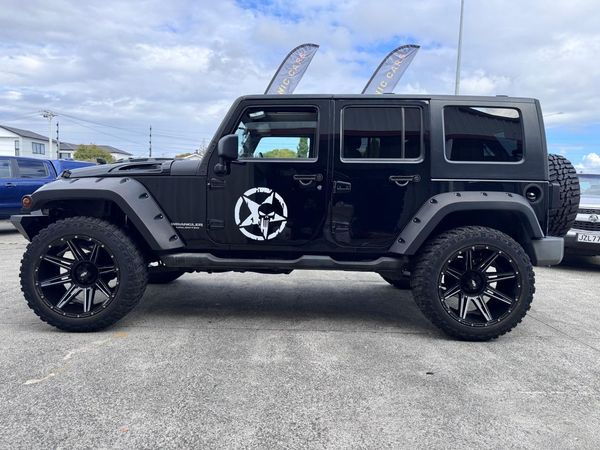 2008 Jeep Wrangler SAHARA 2.8 DSL A 4DR Carousel 3