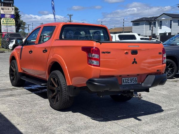 2017 Mitsubishi Triton D/CAB GLX 2.4D/4WD/6 Carousel 3