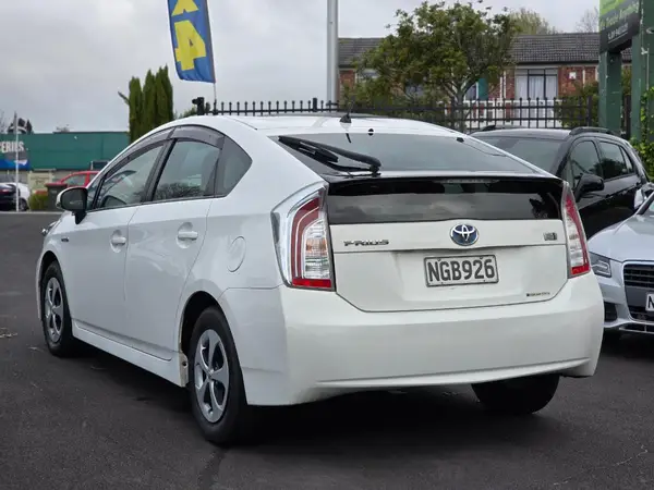 2014 Toyota PRIUS Carousel 3