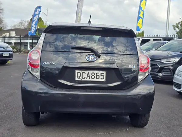 2012 Toyota AQUA Carousel 4