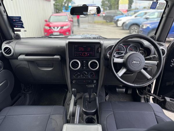 2008 Jeep Wrangler SAHARA 2.8 DSL A 4DR Carousel 9