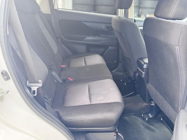 2015 Mitsubishi OUTLANDER LS 2.0P/CVT/SW/5DR/5 Carousel 8