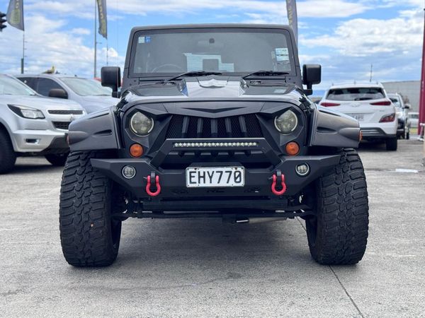 2008 Jeep Wrangler SAHARA 2.8 DSL A 4DR Carousel 1