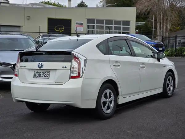 2014 Toyota PRIUS Carousel 5