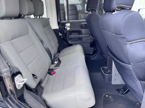 2008 Jeep Wrangler SAHARA 2.8 DSL A 4DR Carousel 8