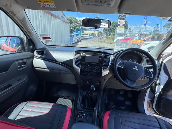 2017 Mitsubishi Triton D/CAB GLX 2.4D/4WD/6 Carousel 6