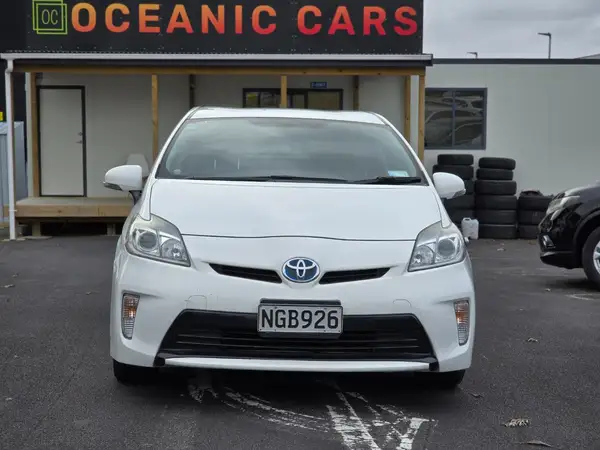 2014 Toyota PRIUS Carousel 1