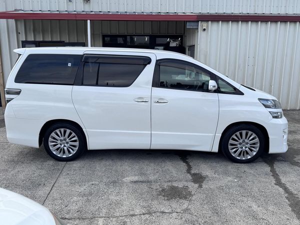 2013 Toyota Vellfire Carousel 6