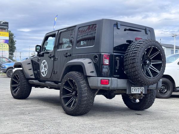 2008 Jeep Wrangler SAHARA 2.8 DSL A 4DR Carousel 4