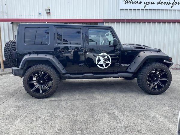 2008 Jeep Wrangler SAHARA 2.8 DSL A 4DR Carousel 6