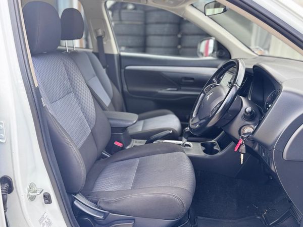 2015 Mitsubishi OUTLANDER LS 2.0P/CVT/SW/5DR/5 Carousel 7