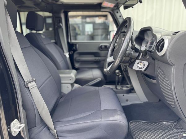 2008 Jeep Wrangler SAHARA 2.8 DSL A 4DR Carousel 7