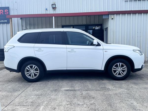 2015 Mitsubishi OUTLANDER LS 2.0P/CVT/SW/5DR/5 Carousel 6