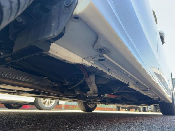 2016 Toyota Prius Alpha 1800cc hybrid automatic 8 airbags abs alloys Carousel 5
