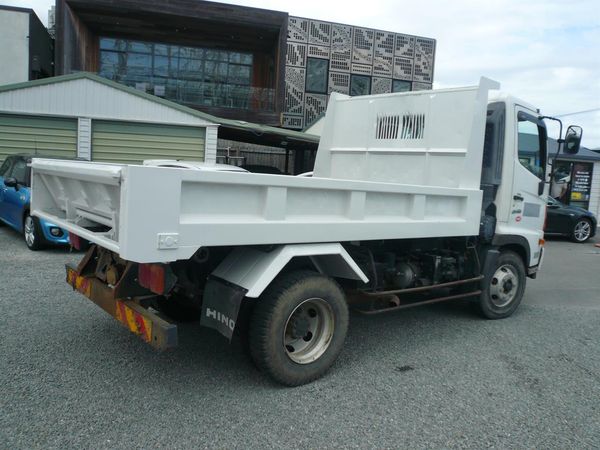 2016 Hino Ranger 3.7 tonnes tip truck 46kms certified 6 speed Carousel 9