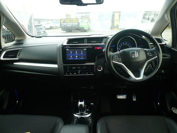 2014 Honda Fit 1500cc hybrid airbags abs alloys automatic Carousel 1