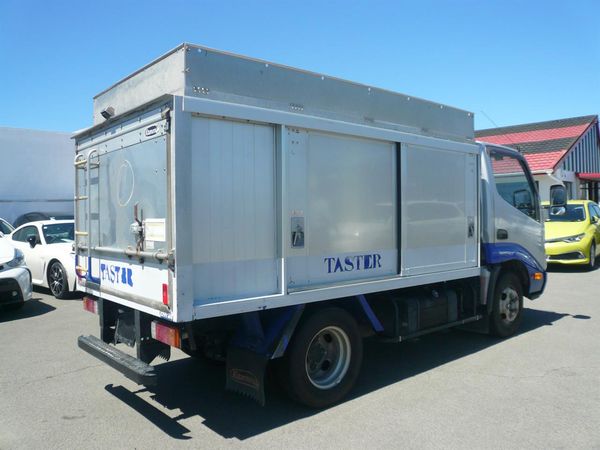 2014 Toyota Dyna bottle truck 2000cc diesel turbo automatic Carousel 14