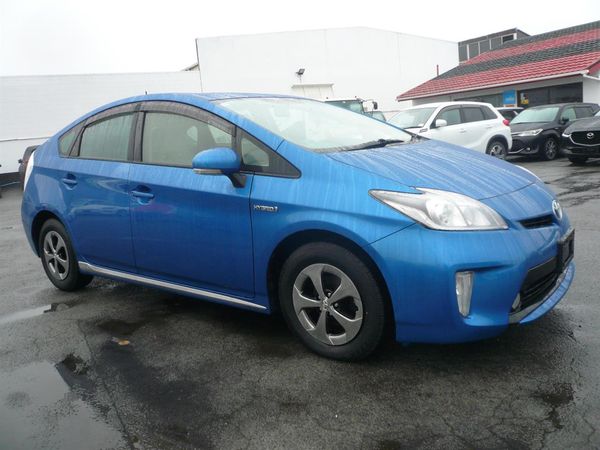 2014 Toyota Prius 1800cc hybrid 8 airbags abs alloys econmical Carousel 6