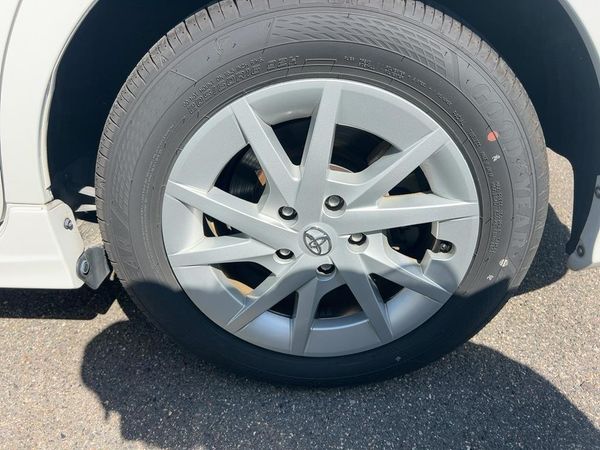 2016 Toyota Prius Alpha 1800cc hybrid automatic 8 airbags abs alloys Carousel 15