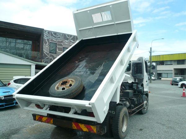 2016 Hino Ranger 3.7 tonnes tip truck 46kms certified 6 speed Carousel 12