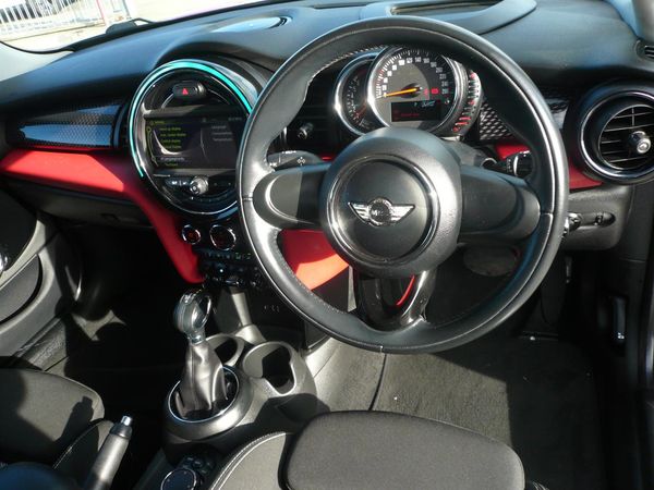 2015 Mini Cooper 2000cc turbo 5 door airbags abs alloys Carousel 17