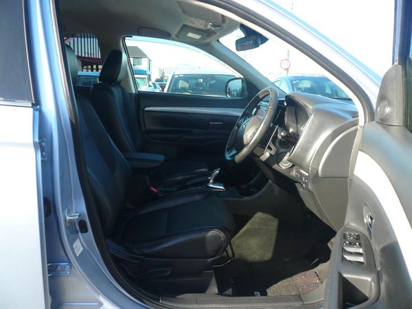 2013 Mitsubishi Outlander 2000cc phev hybrid half leather alloys 6 airbags automatic Carousel 1