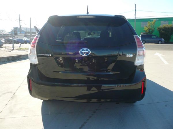 2015 Toyota Prius Alpha 7 seater 1800cc hybrid 8 airbags abs alloys Carousel 3