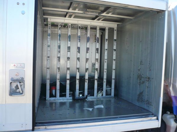 2014 Toyota Dyna bottle truck 2000cc diesel turbo automatic Carousel 4