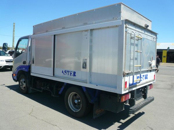 2014 Toyota Dyna bottle truck 2000cc diesel turbo automatic Carousel 12