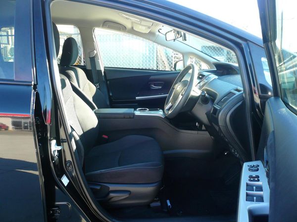 2015 Toyota Prius Alpha 7 seater 1800cc hybrid 8 airbags abs alloys Carousel 7